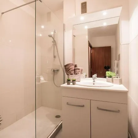 Apartment 4 Pers Avec Terrasse, Parking Prive, Proche Thermes Et Remontees Mecaniques - Fr-1-296-198 *